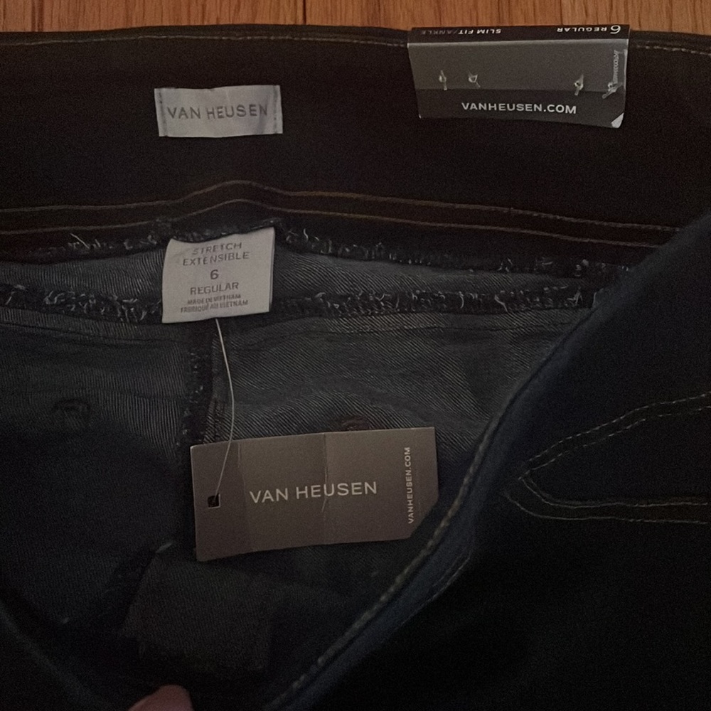 Van Heusen Pull on Jean. Size 6, denim. - Picture 3 of 6